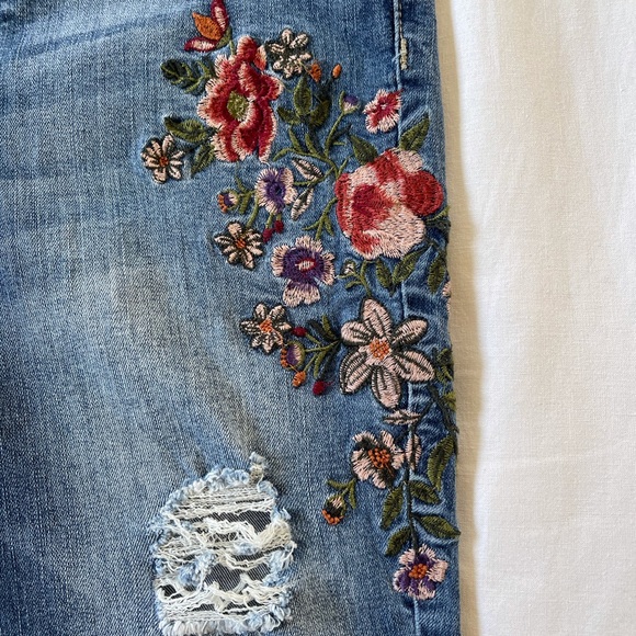 Embroidered jeans - Picture 4 of 5
